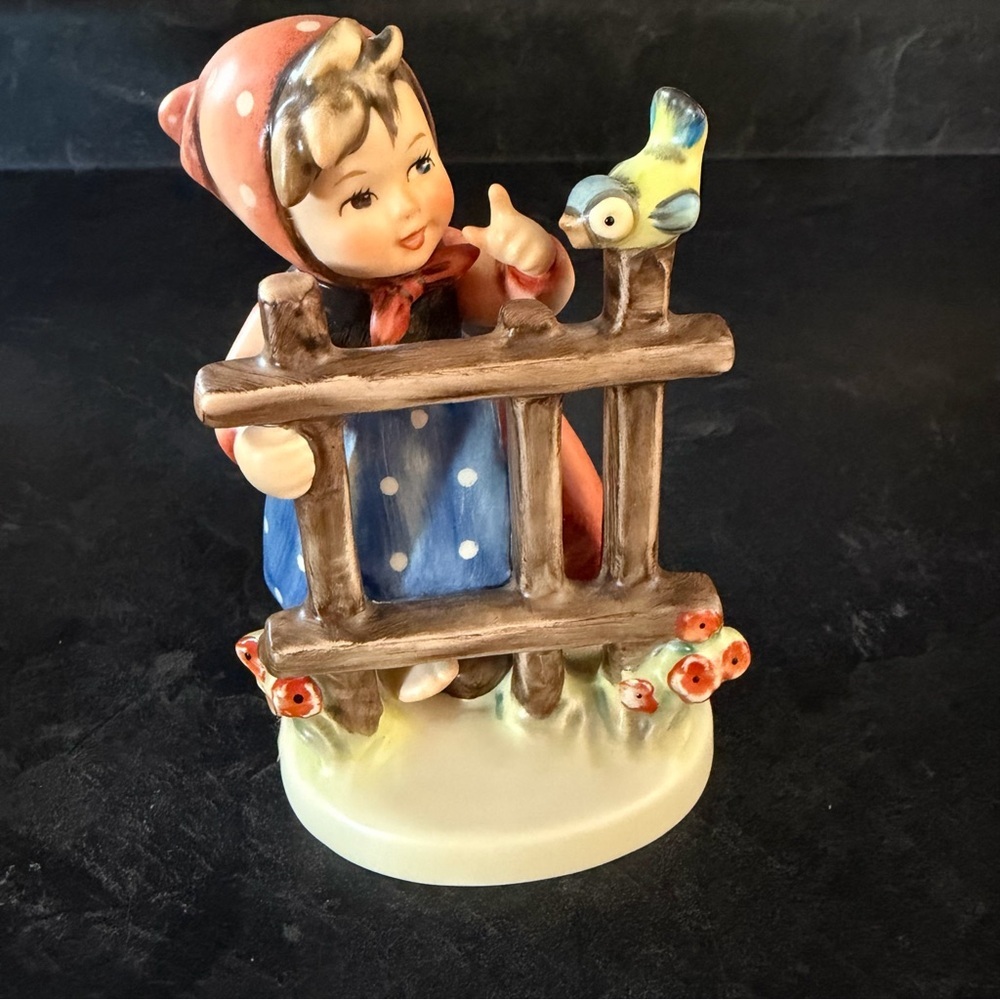 VINTAGE HUMMEL SIGNS OF SPRING #829 FIGURINE 5 inch box included